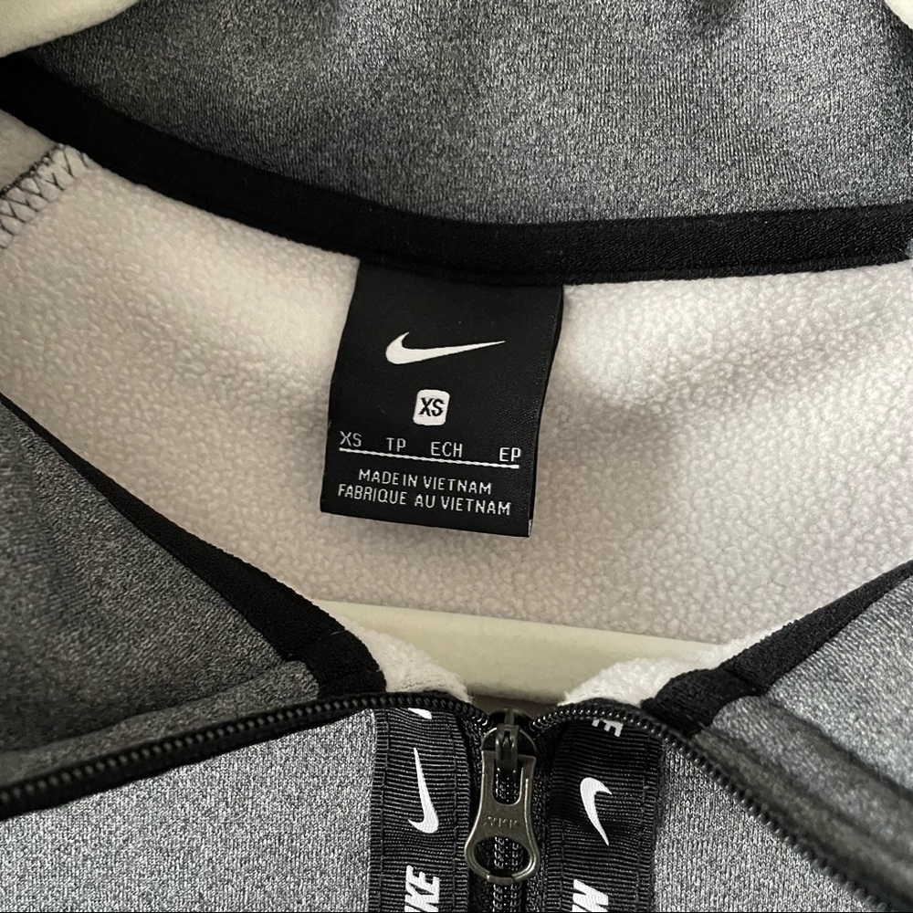 Nike Quarter Zip - Picture 6 of 6